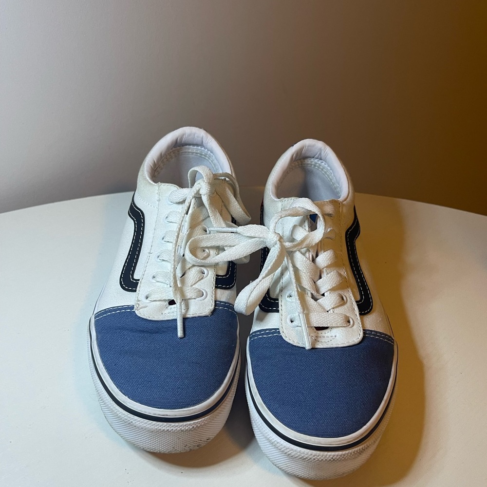 Vans - Picture 2 of 2